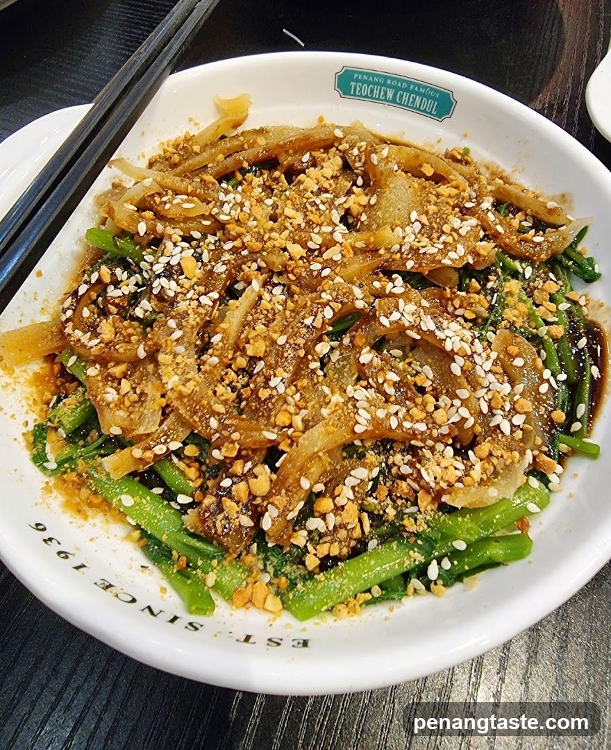 Stir-fried vegetables with toppings