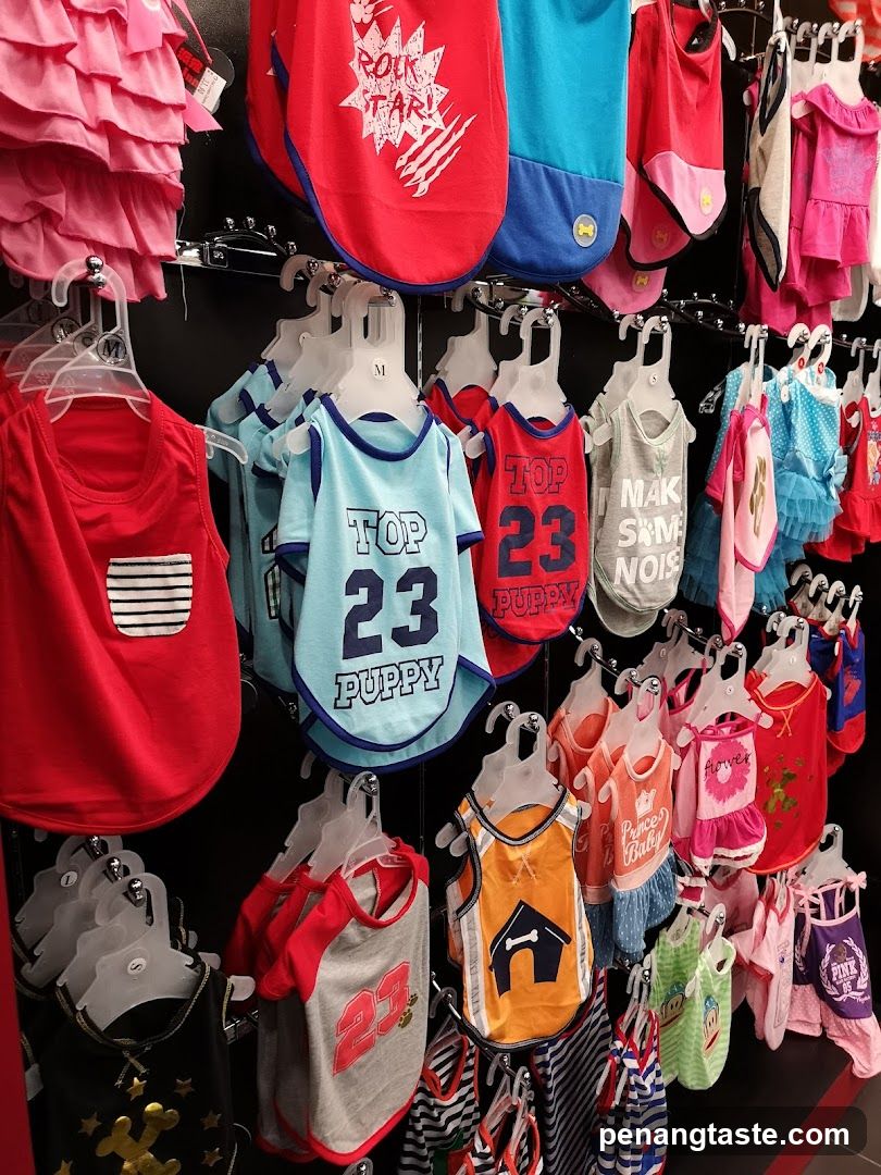 Pet Clothing Display