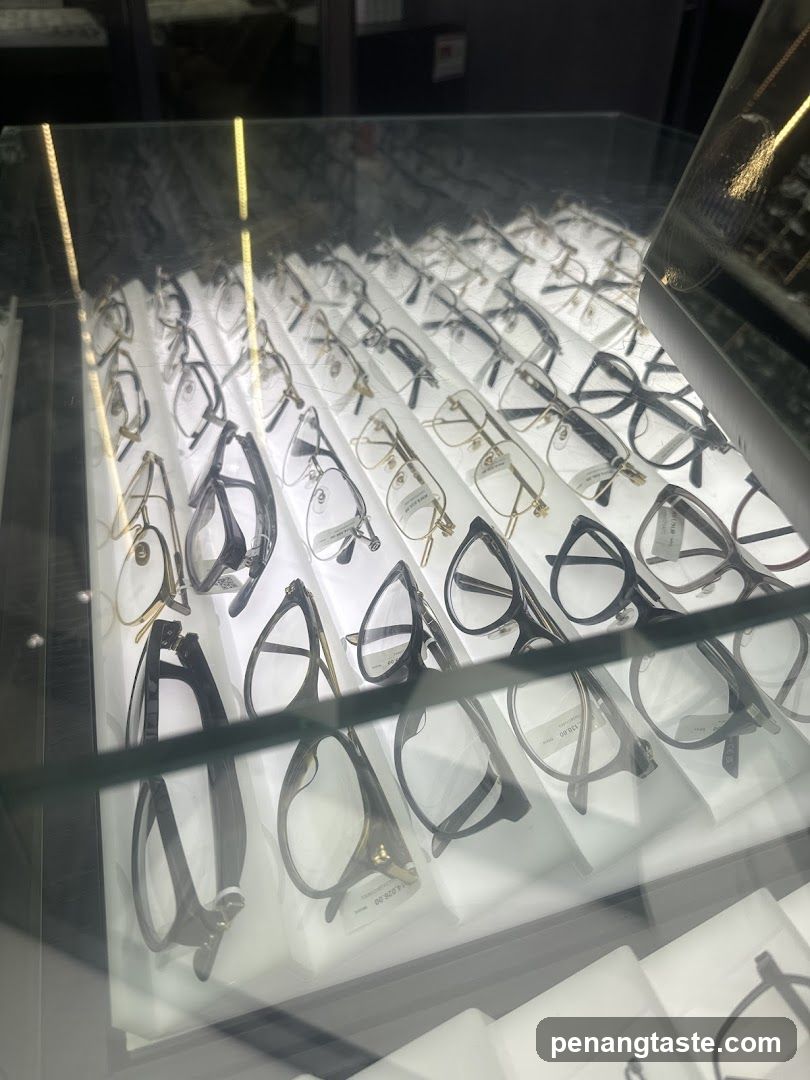 Eyeglasses Display