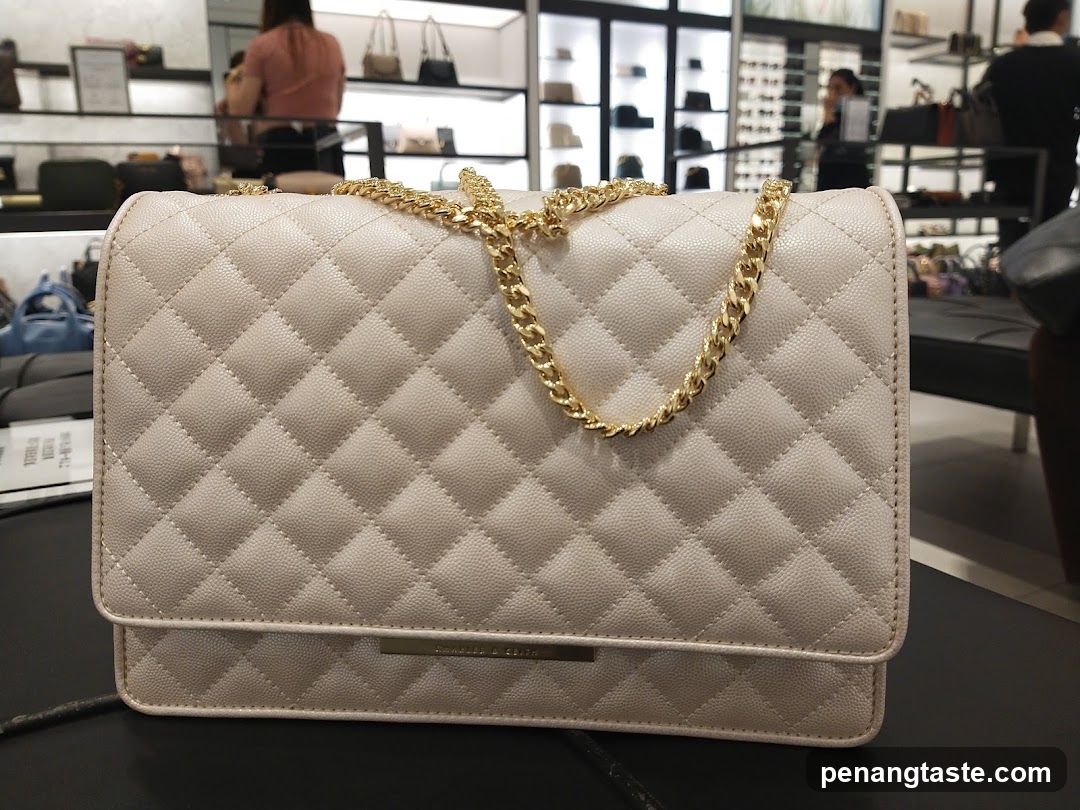 Quilted Handbag with Gold Chain