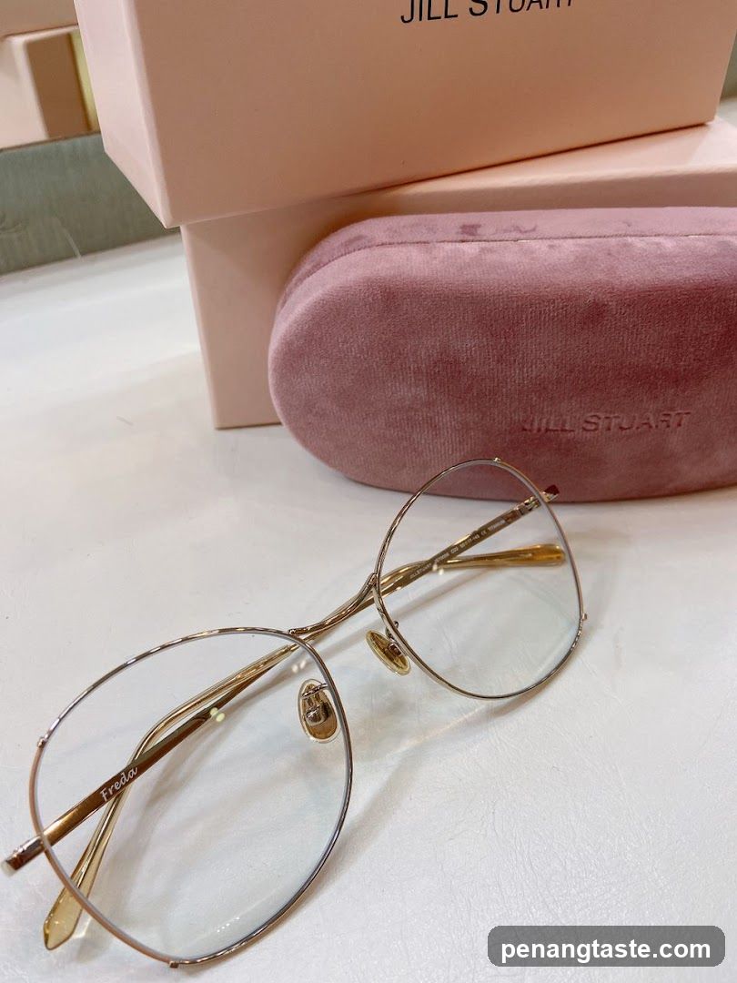 Jill Stuart Eyeglasses and Case