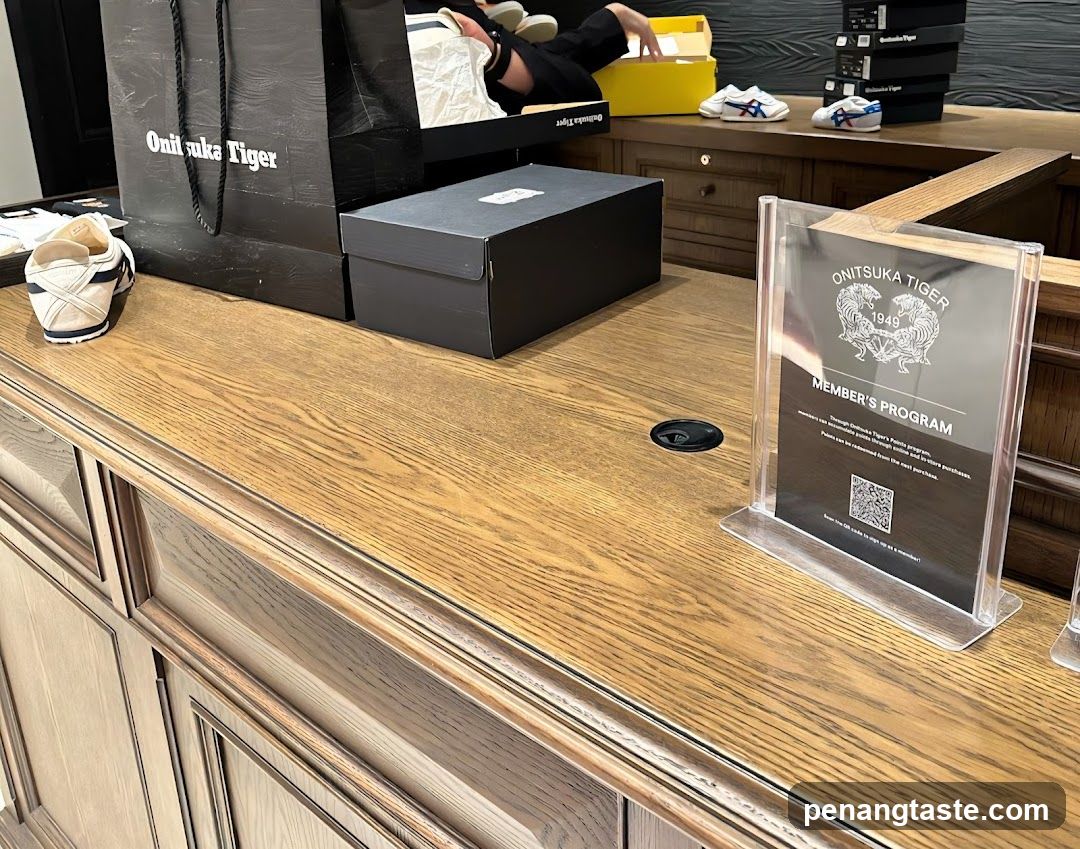 Onitsuka Tiger Member's Program Display