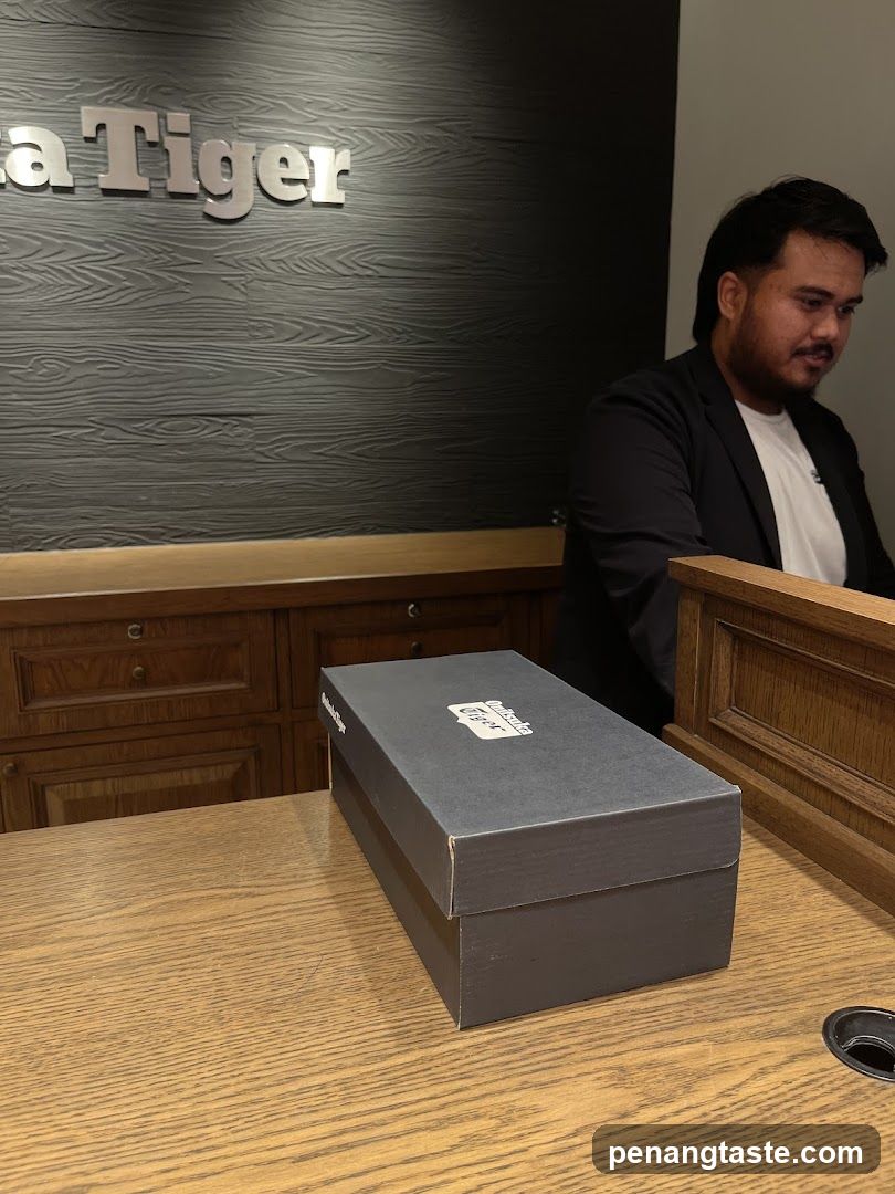 Onitsuka Tiger Shoe Box