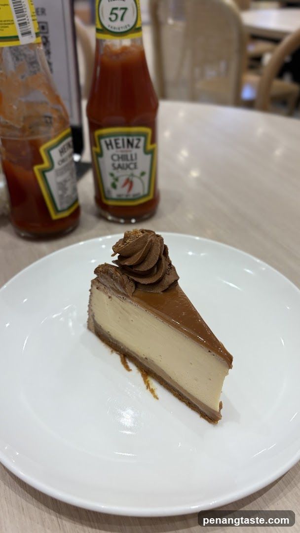 Cheesecake slice with condiments