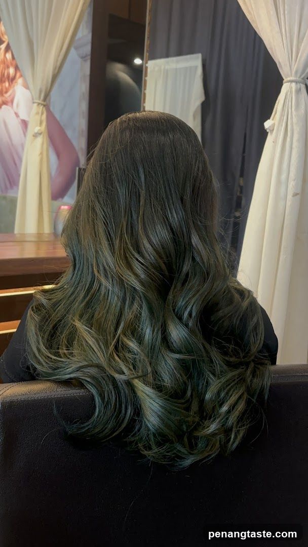 Woman with dark, wavy, colored hair