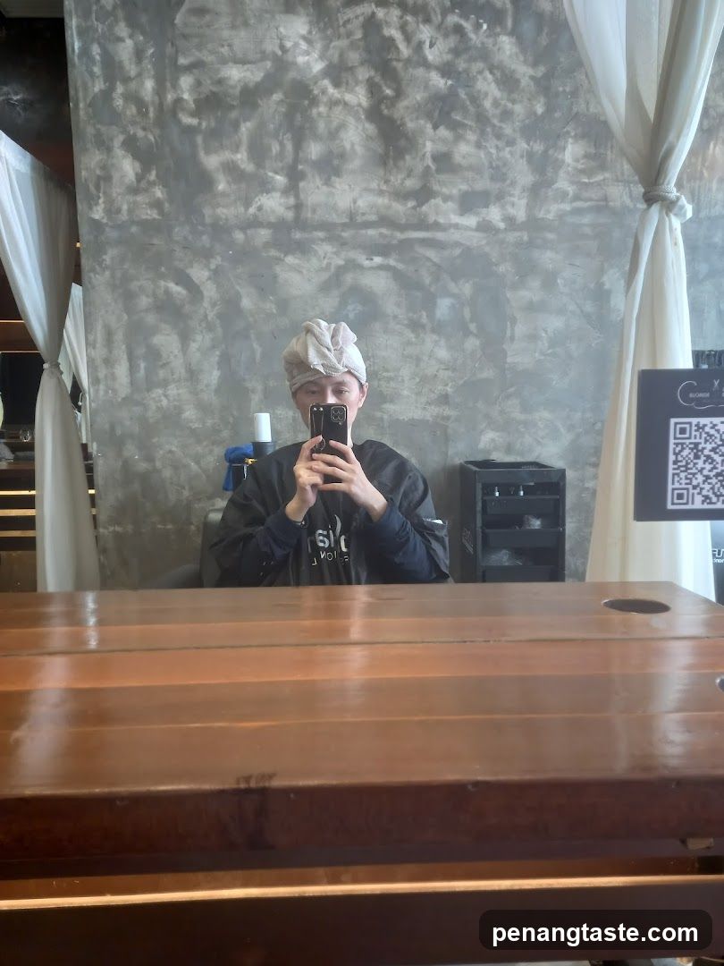 Person in Salon