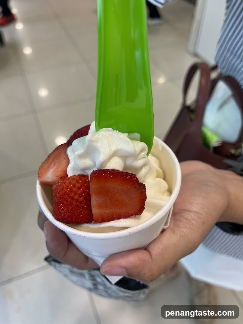 Frozen Yogurt with Strawberries
