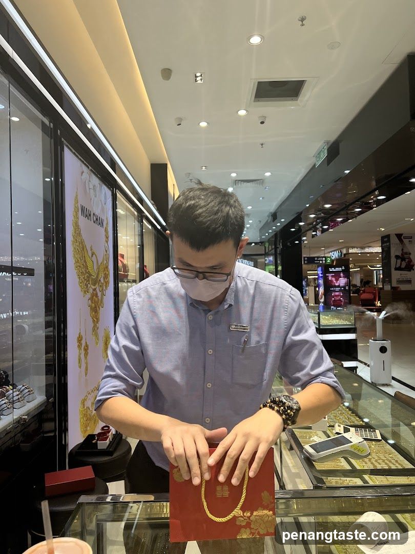 Jewelry Store Employee