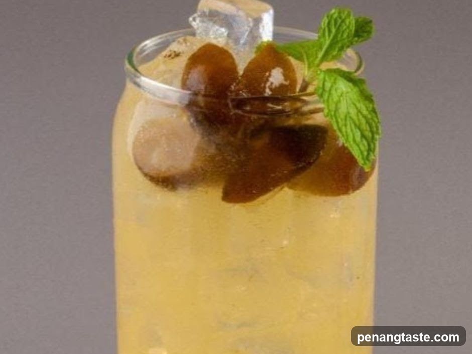 Refreshing Drink with Fruit and Mint