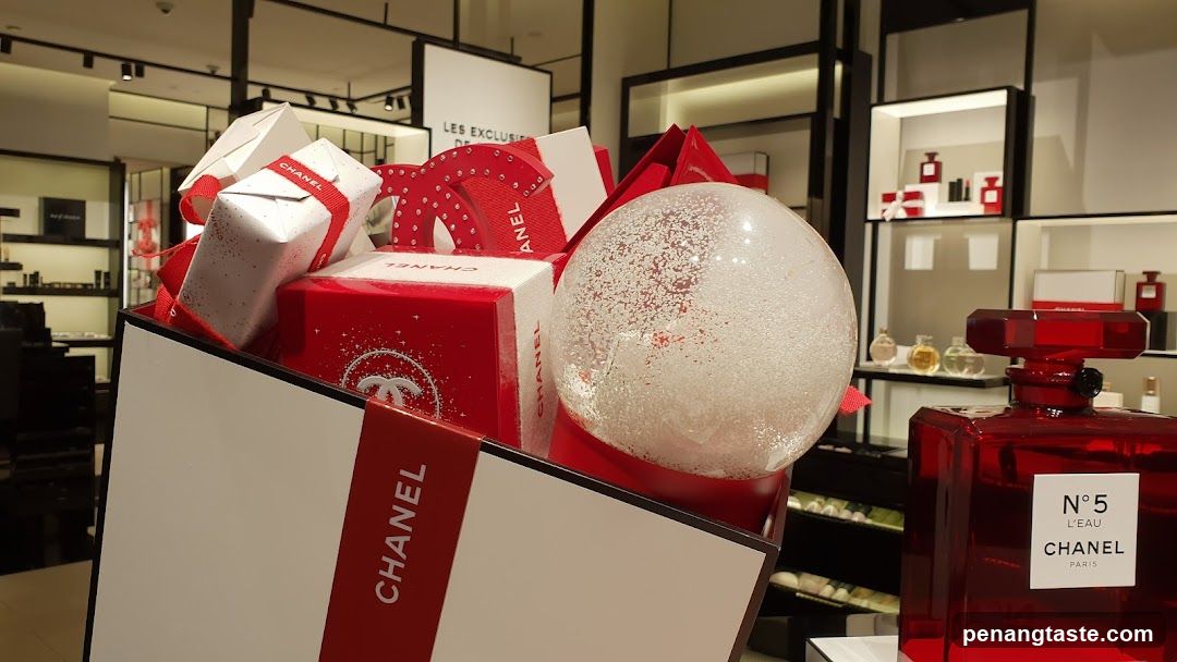 Chanel Holiday Display