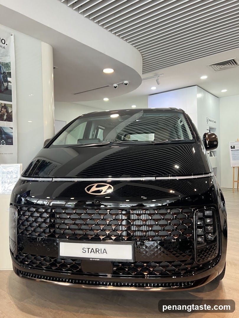 Hyundai Staria Car
