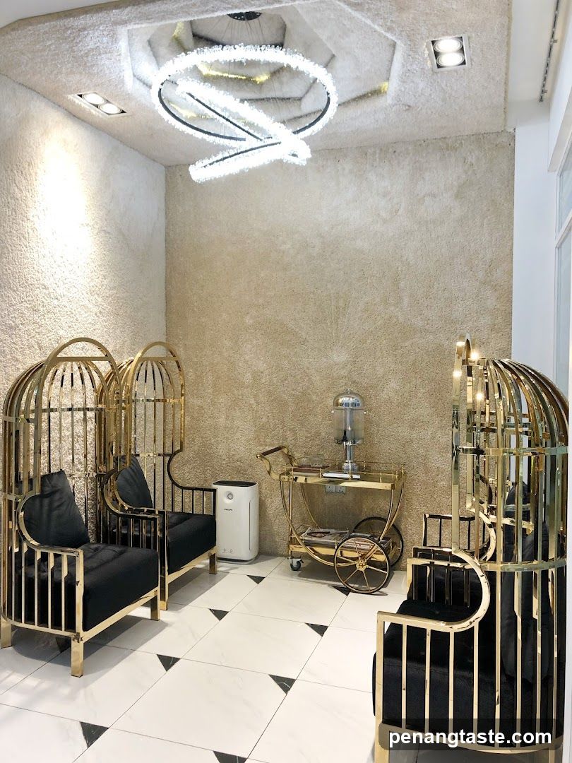 Luxurious Waiting Area