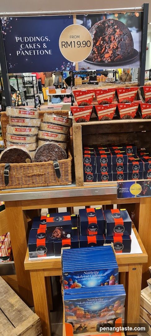 Christmas Puddings, Cakes, and Panettone Display