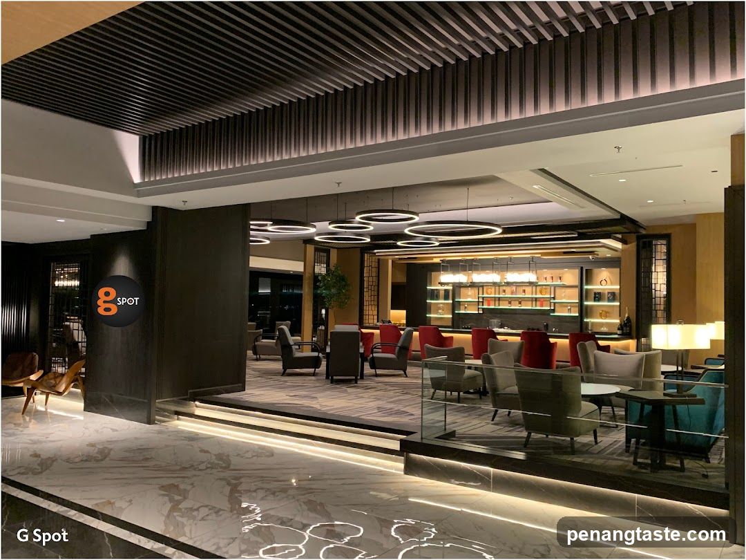Lounge Area with Bar