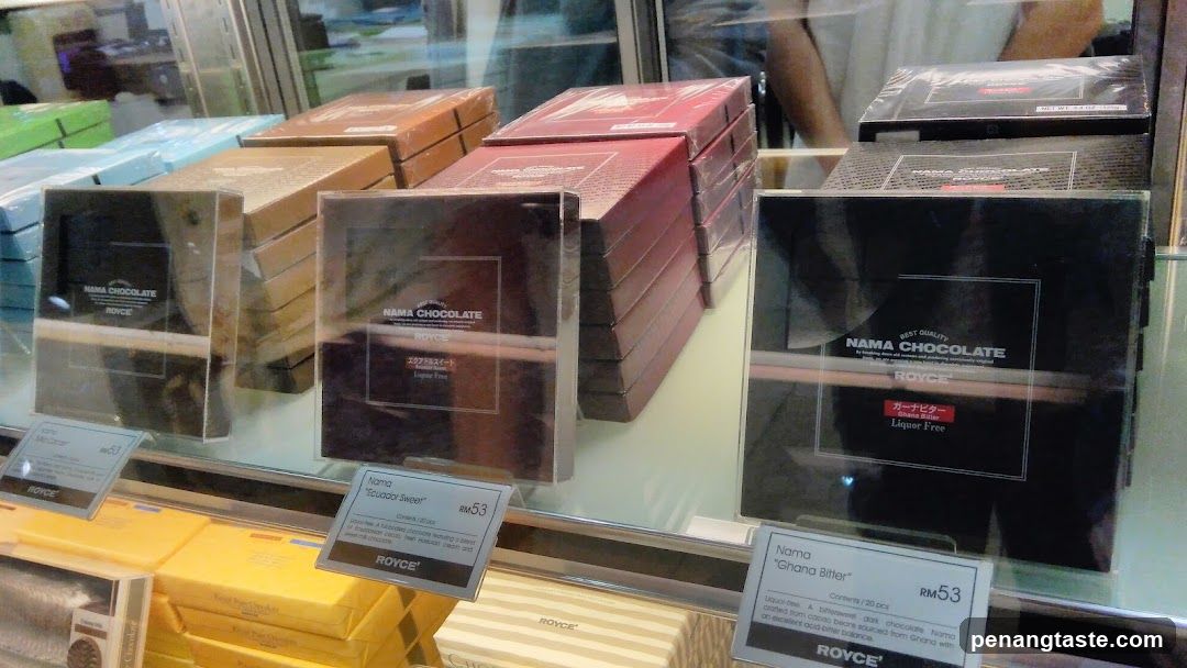 ROYCE Nama Chocolate Display
