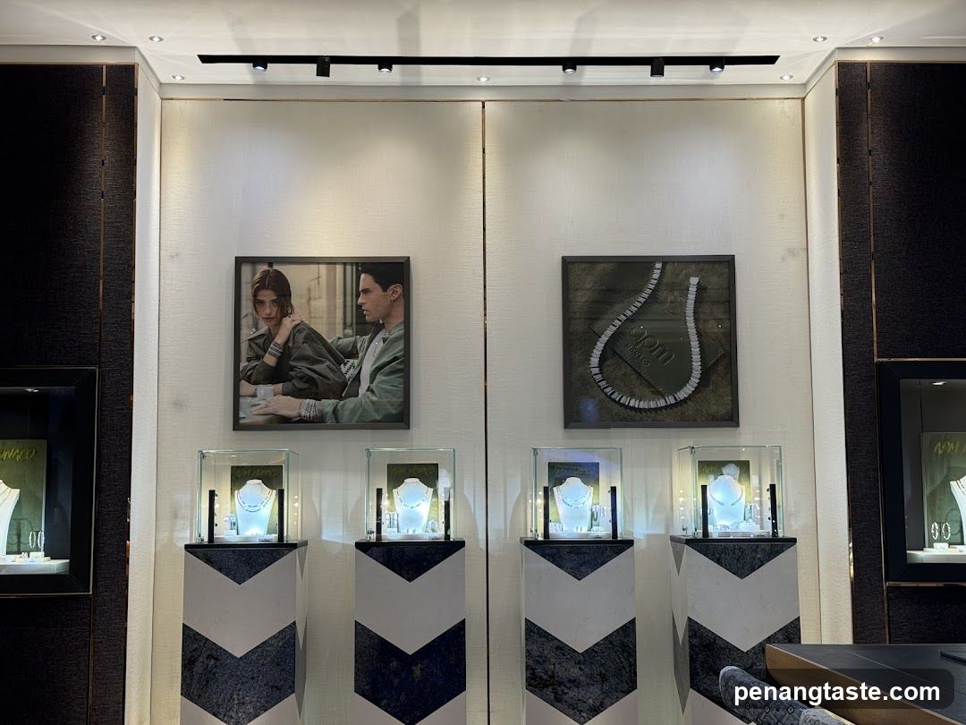 Jewelry store display