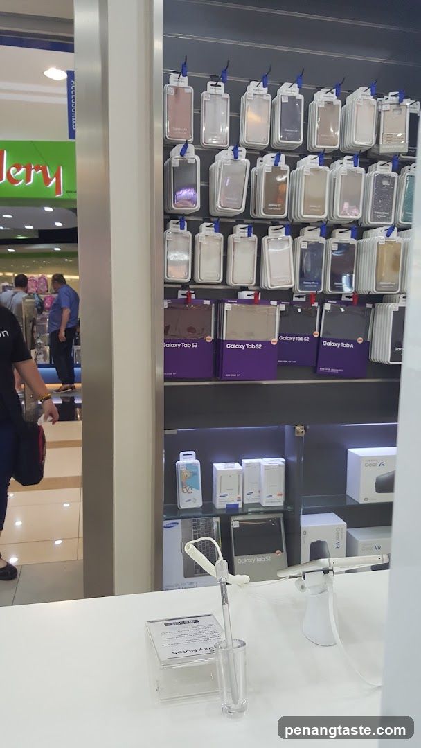 Samsung Accessories Display