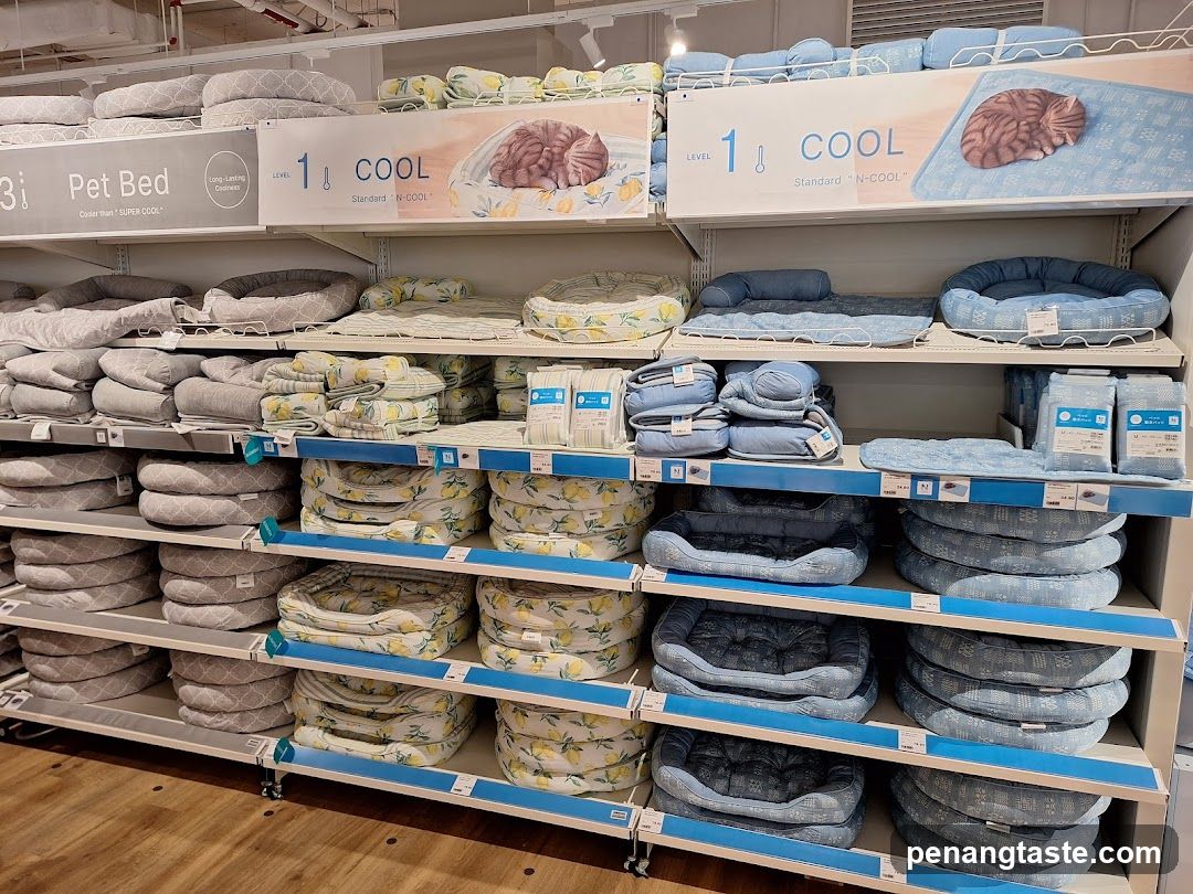 Pet Beds Display