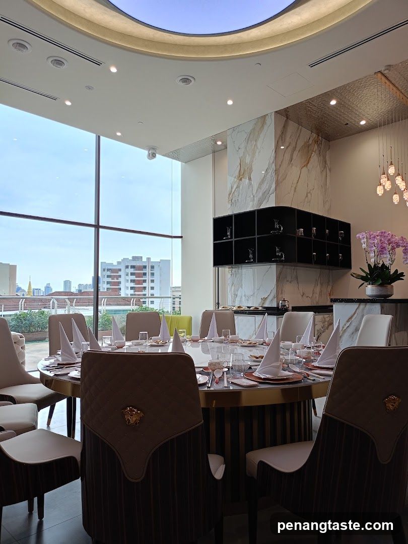 Elegant Dining Room with Round Table
