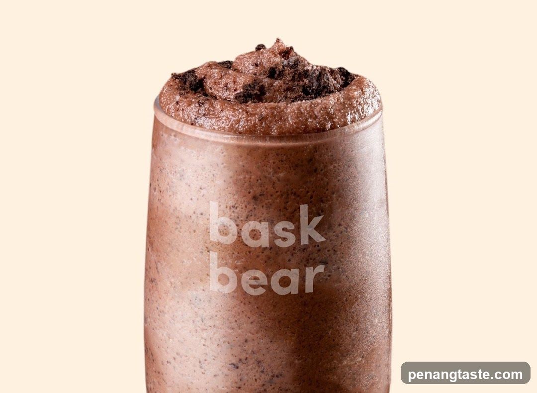 Chocolate beverage with cookie topping
