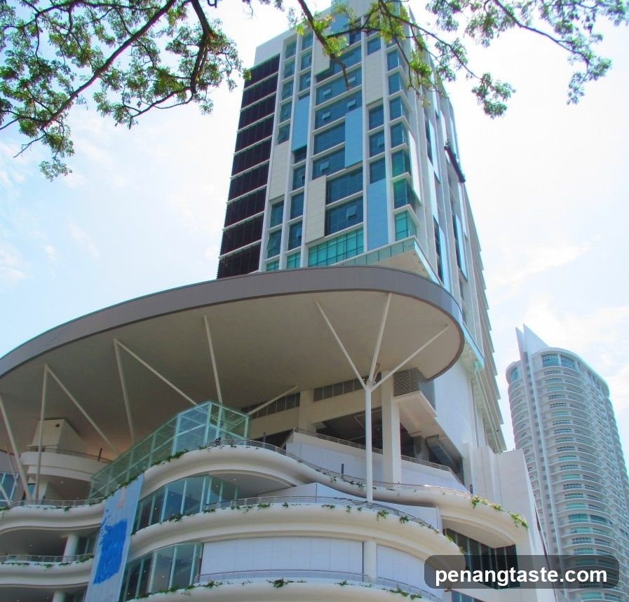 Modern High-Rise Building with Curved Architecture
