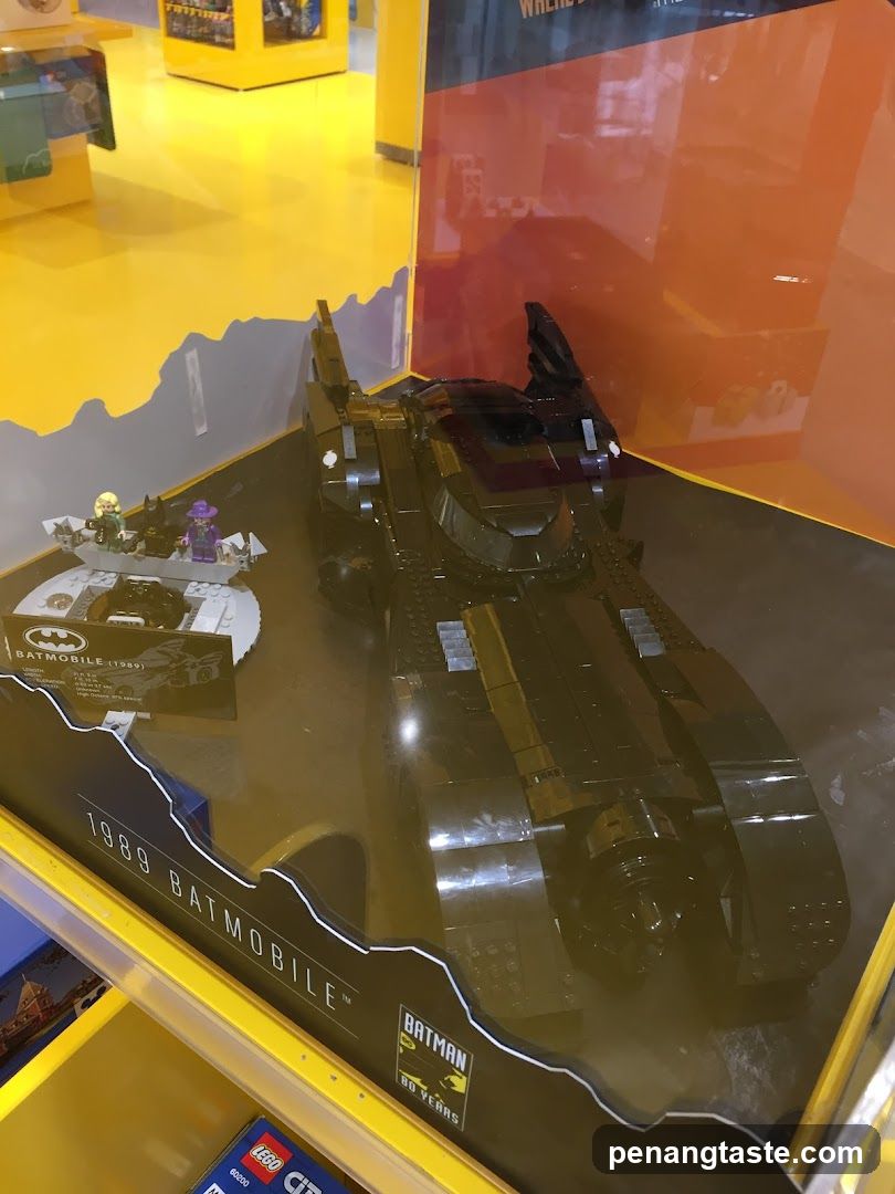 LEGO 1989 Batmobile Display
