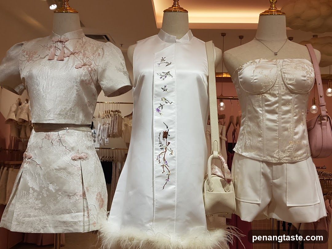 Mannequins Displaying Traditional Chinese-Inspired Outfits