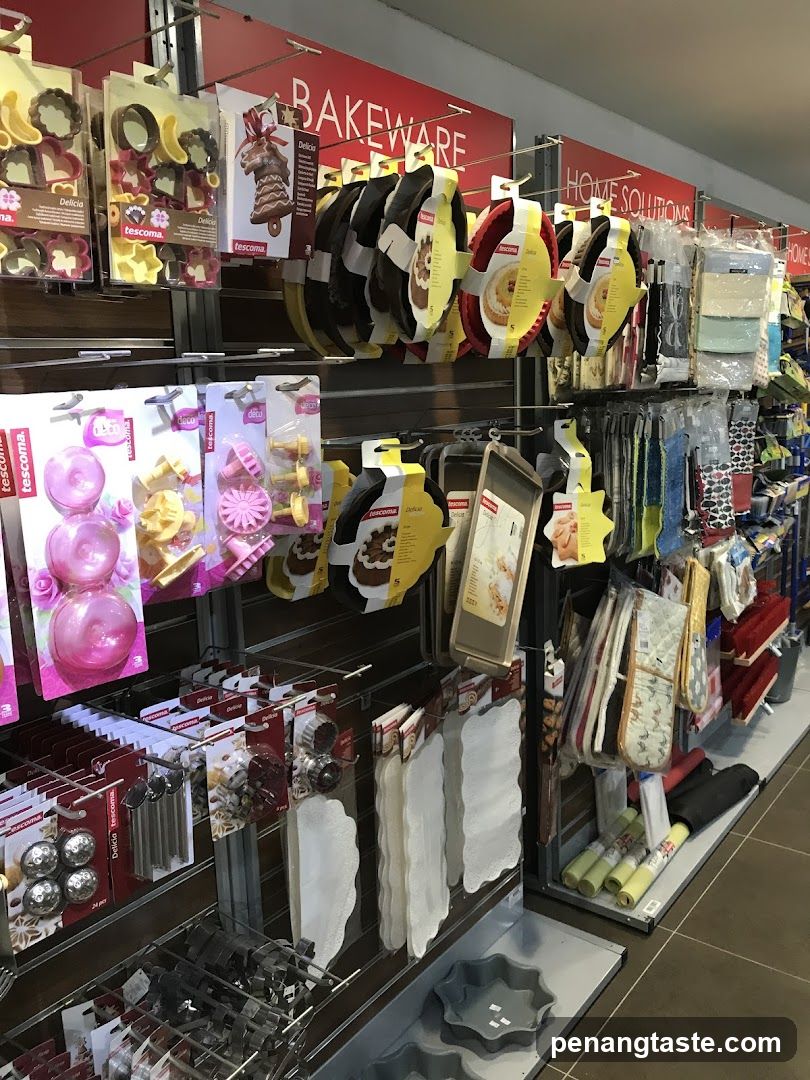 Bakeware and Home Solutions Display