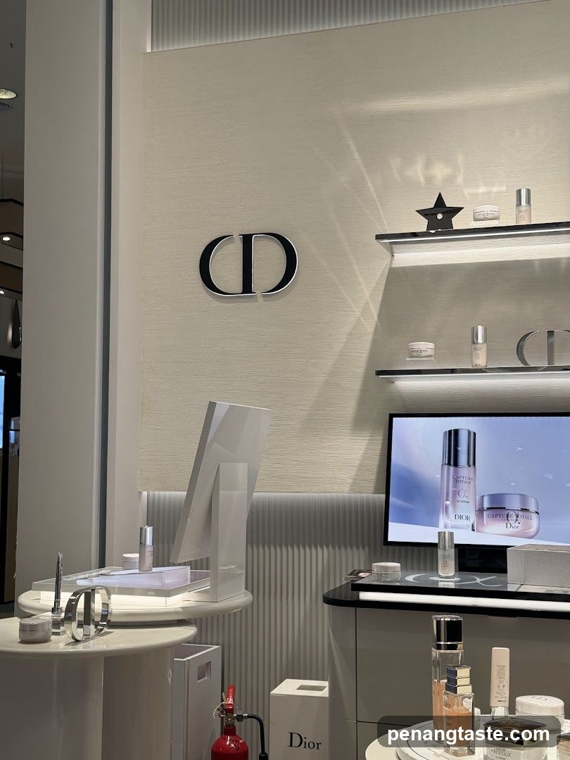 Dior Beauty Display