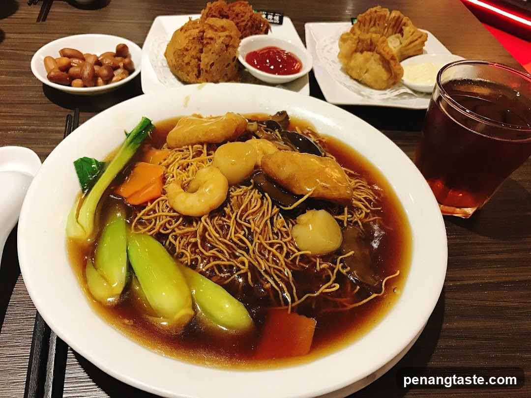 Noodles with Seafood and Vegetables