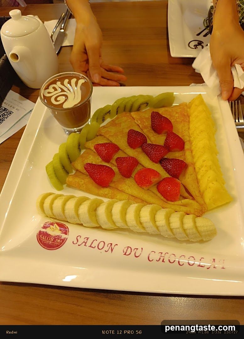 Crepes with Fruit and Chocolate