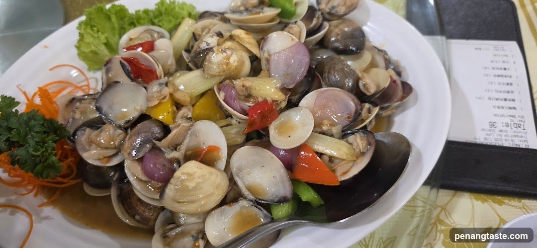 Clam dish with vegetables