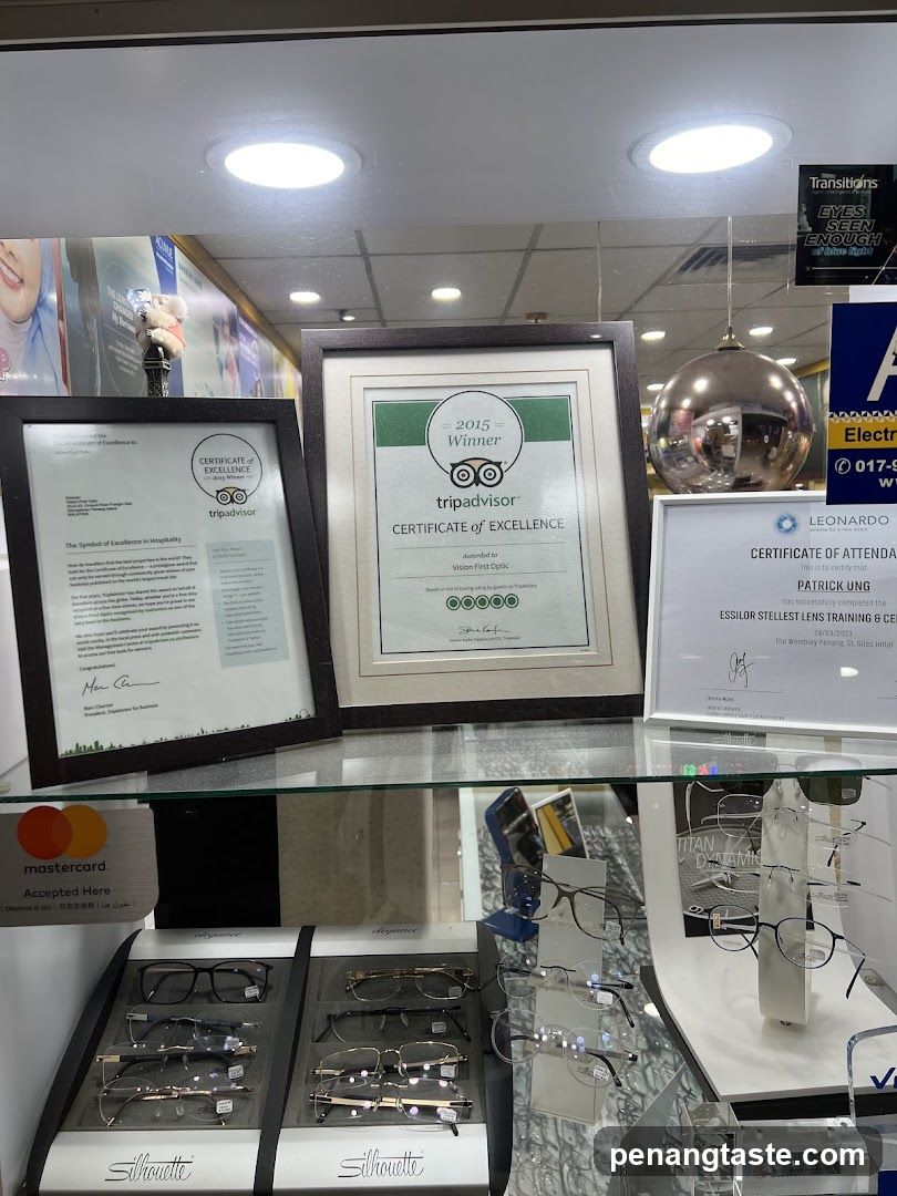 Eyewear Store Display