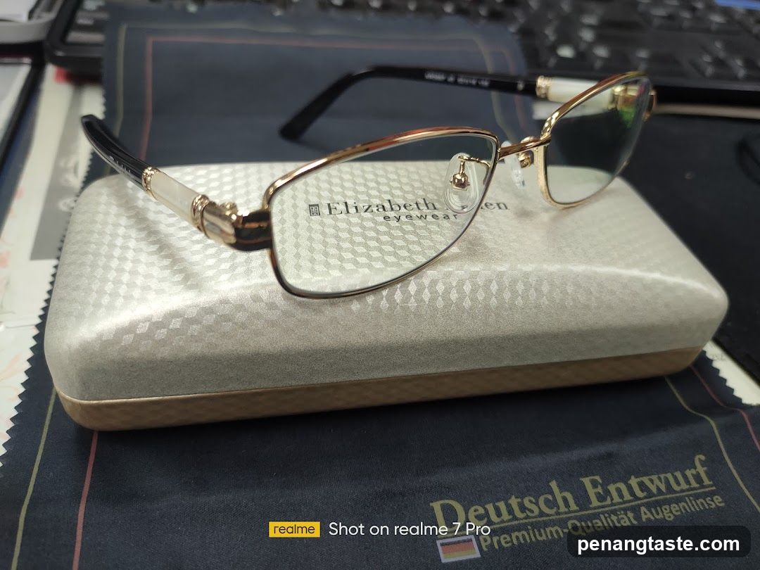 Eyewear Display