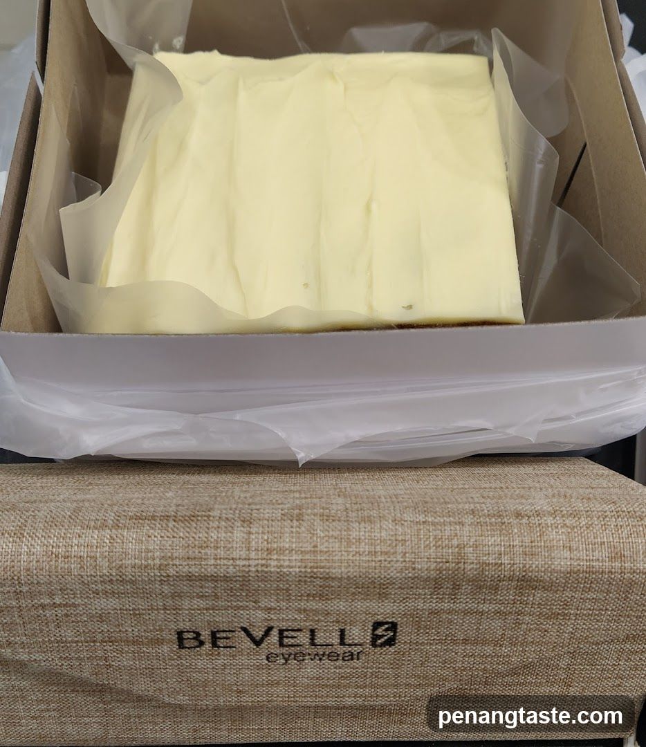 Cheesecake in box
