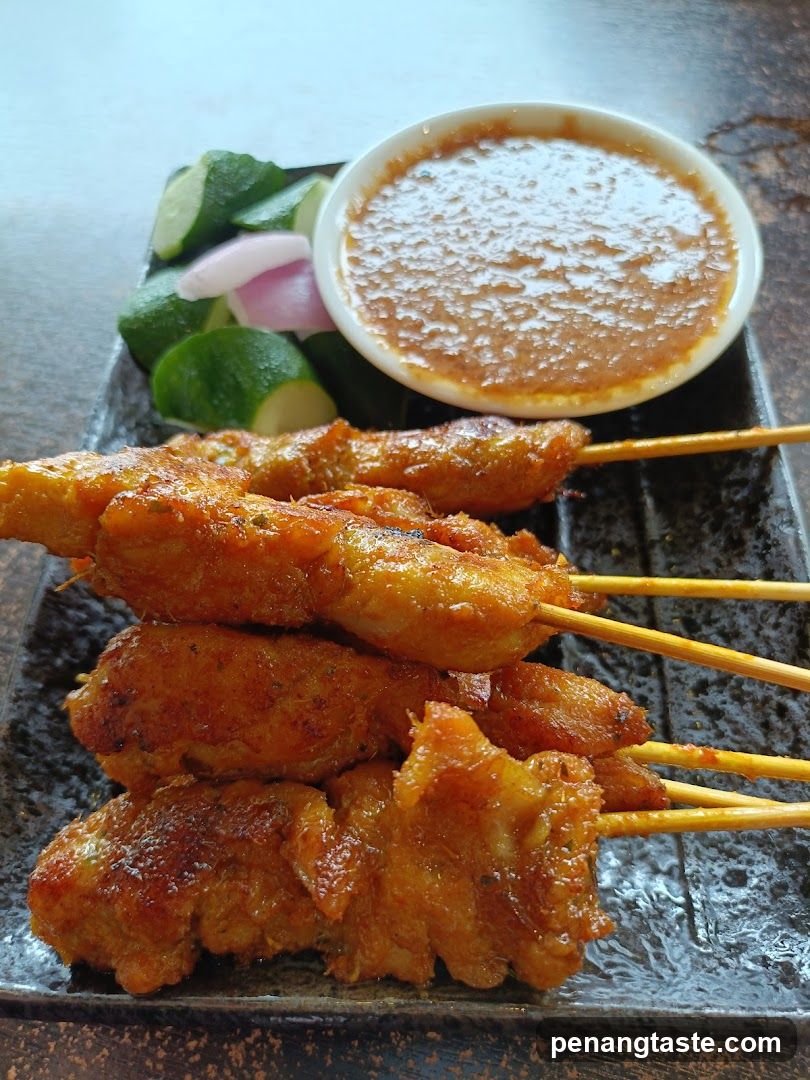 Sate skewers with dipping sauce