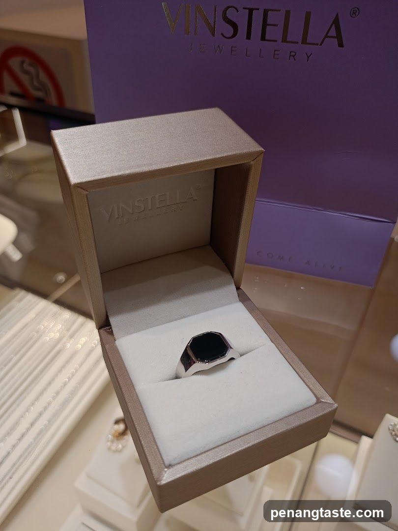 VINSTELLA JEWELLERY Product Display