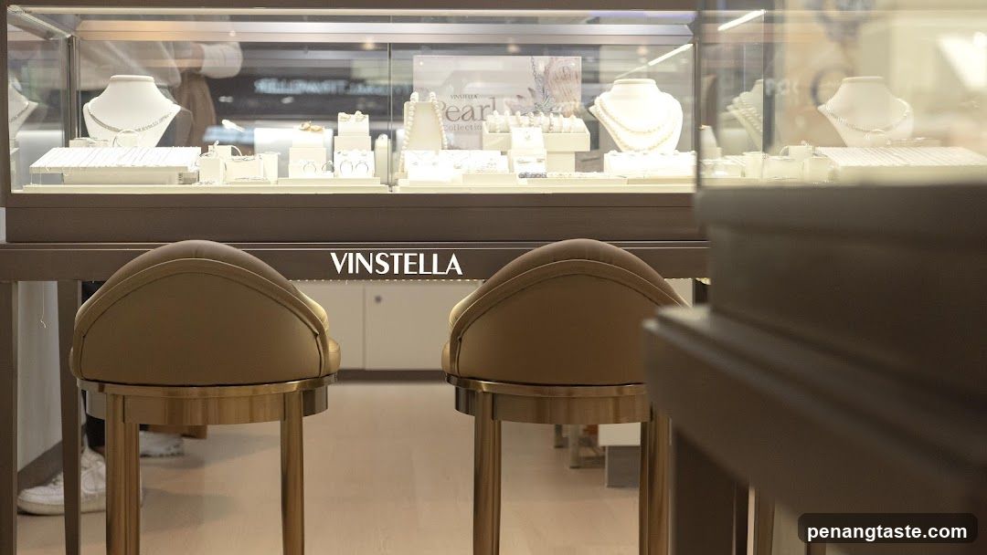 Vinestella Jewelry Display