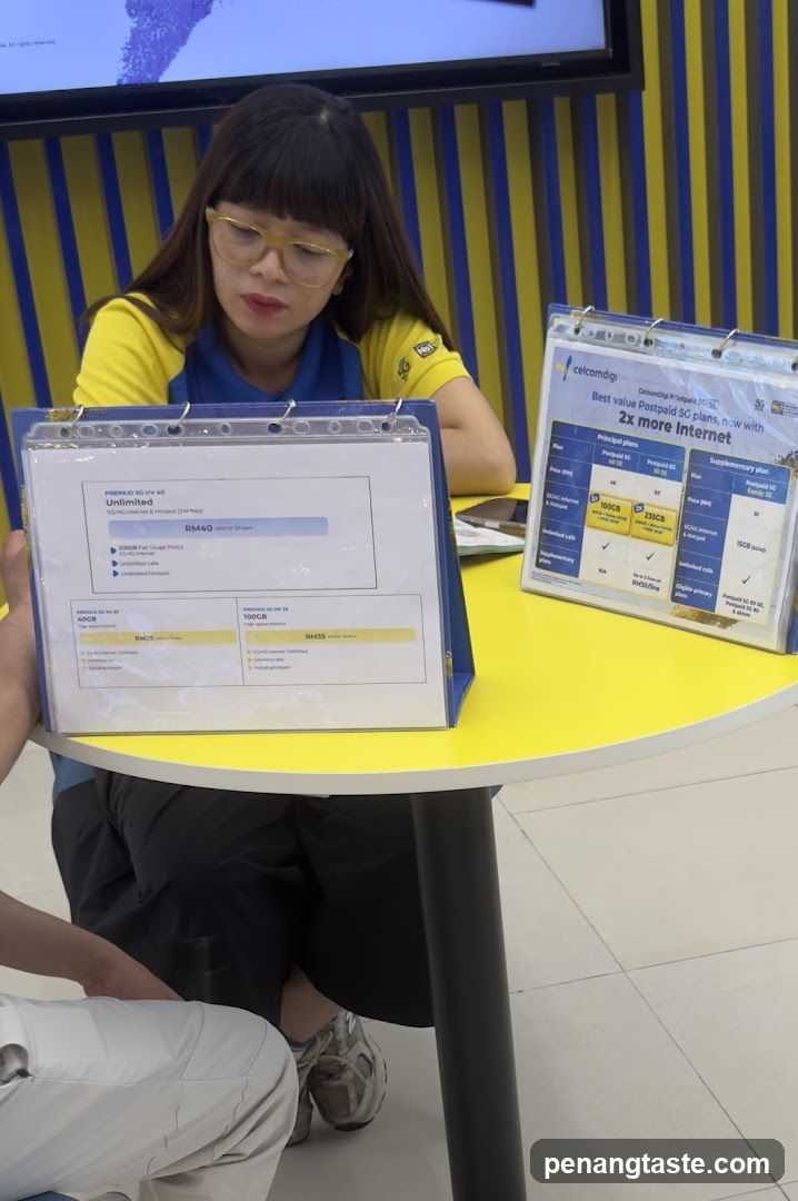 Customer at CelcomDigi store