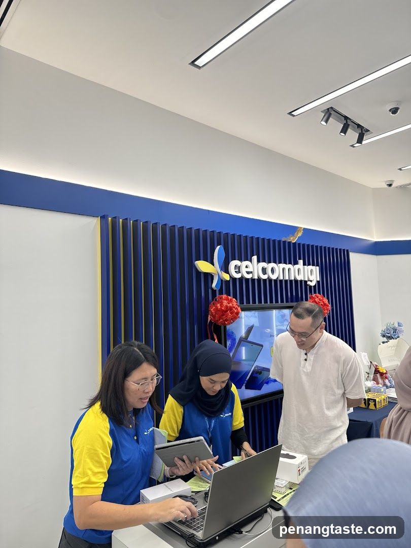 CelcomDigi Store Interior