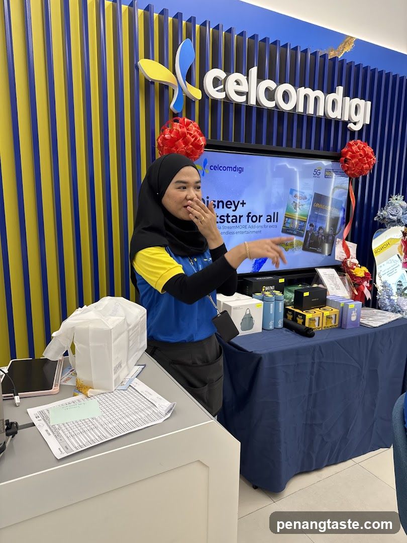 CelcomDigi Store Interior