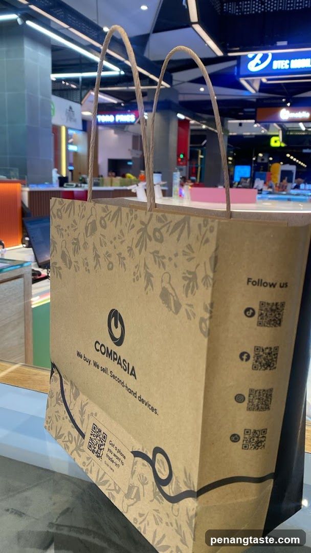 Compassia shopping bag in retail environment