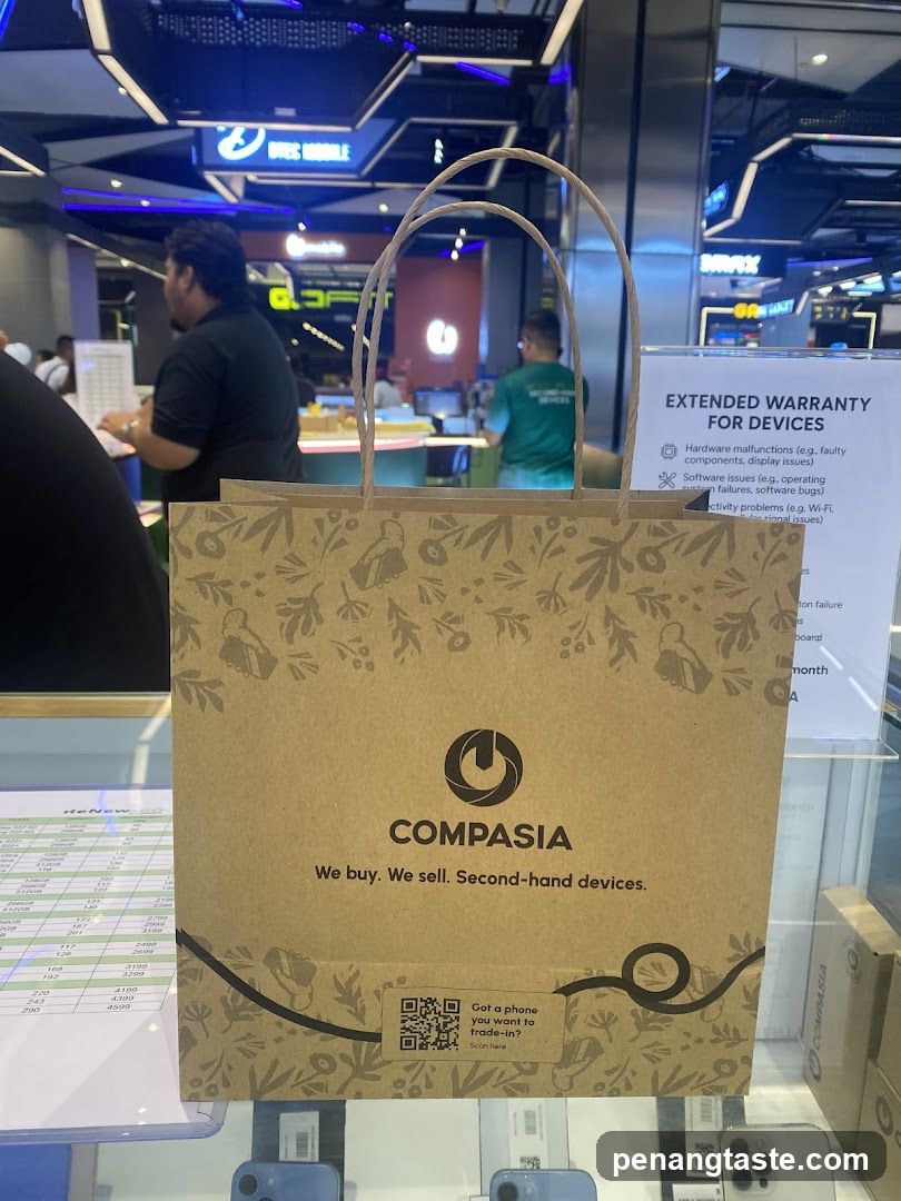 Comпасia Shop Interior