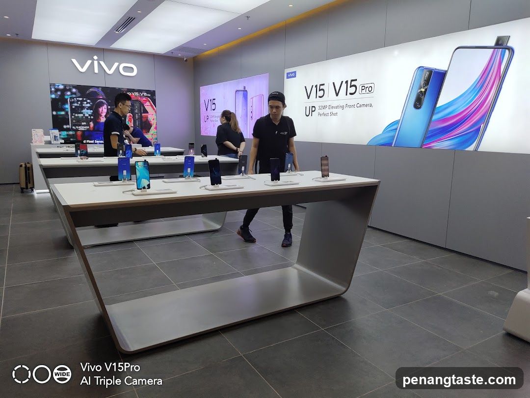 Vivo Store Interior
