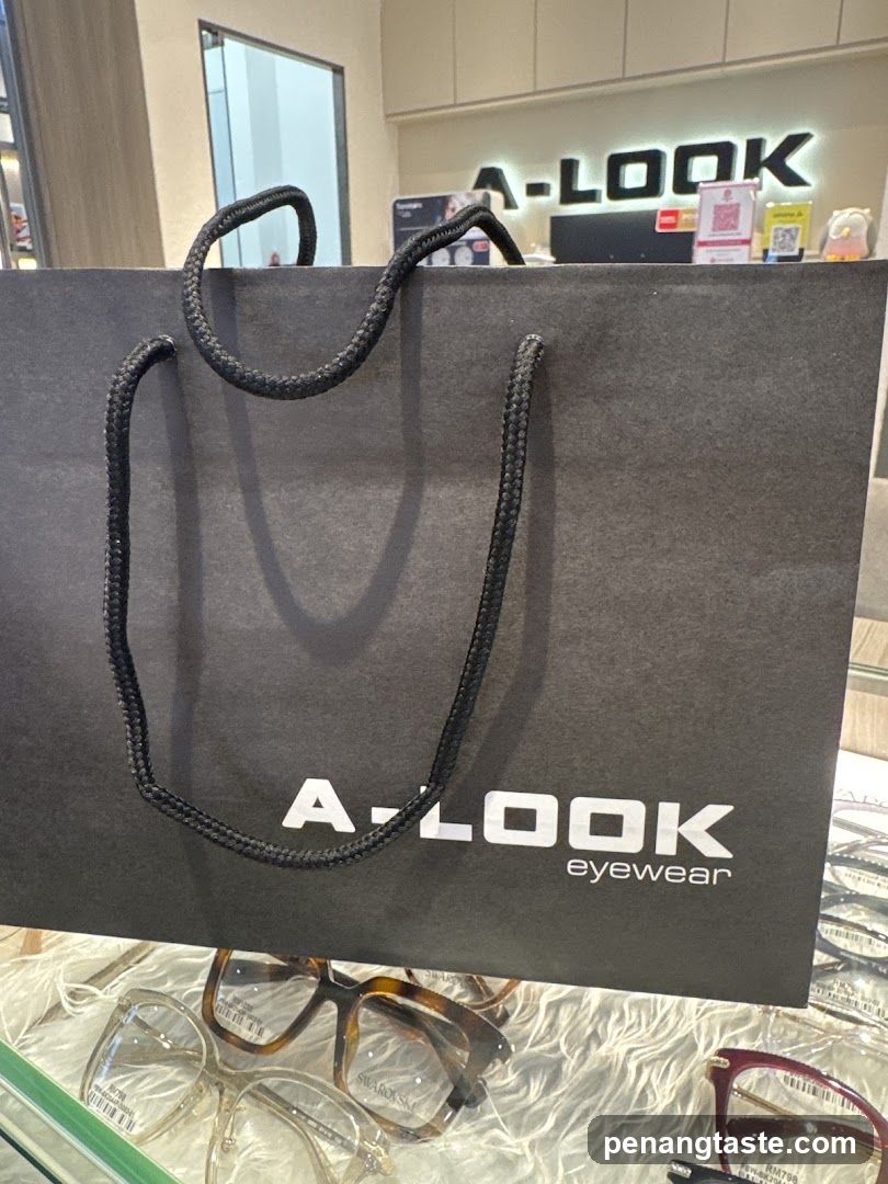 A-LOOK eyewear store interior