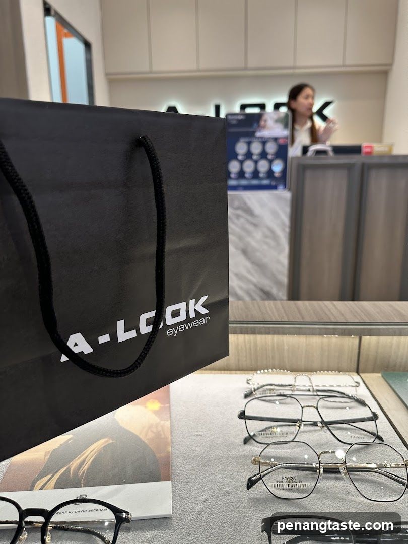 A-LOOK eyewear store interior