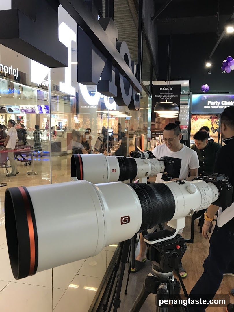 Camera Display in Mall