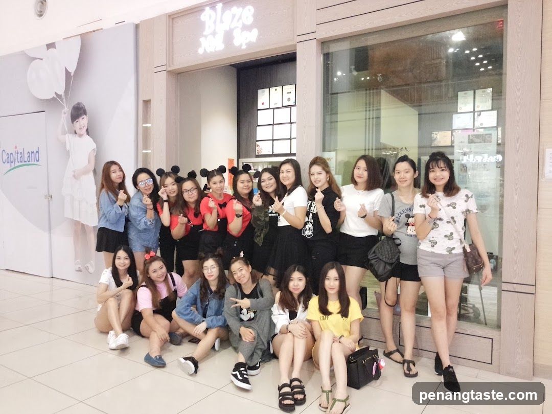 Group photo in shopping mall
