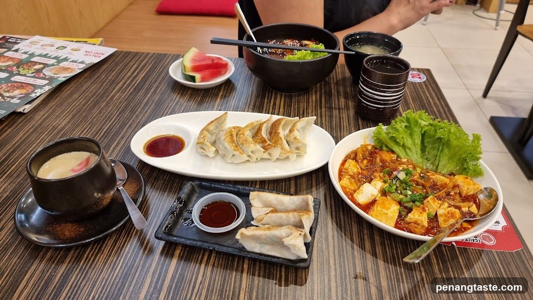 Restaurant Interior Dining Table