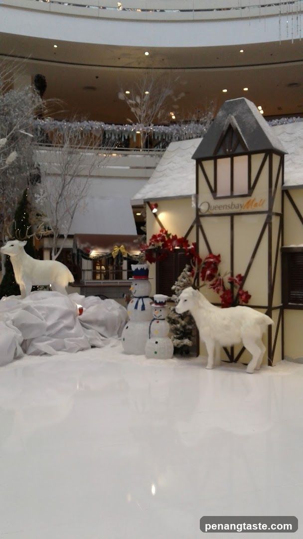 Queensbay Mall Christmas Display